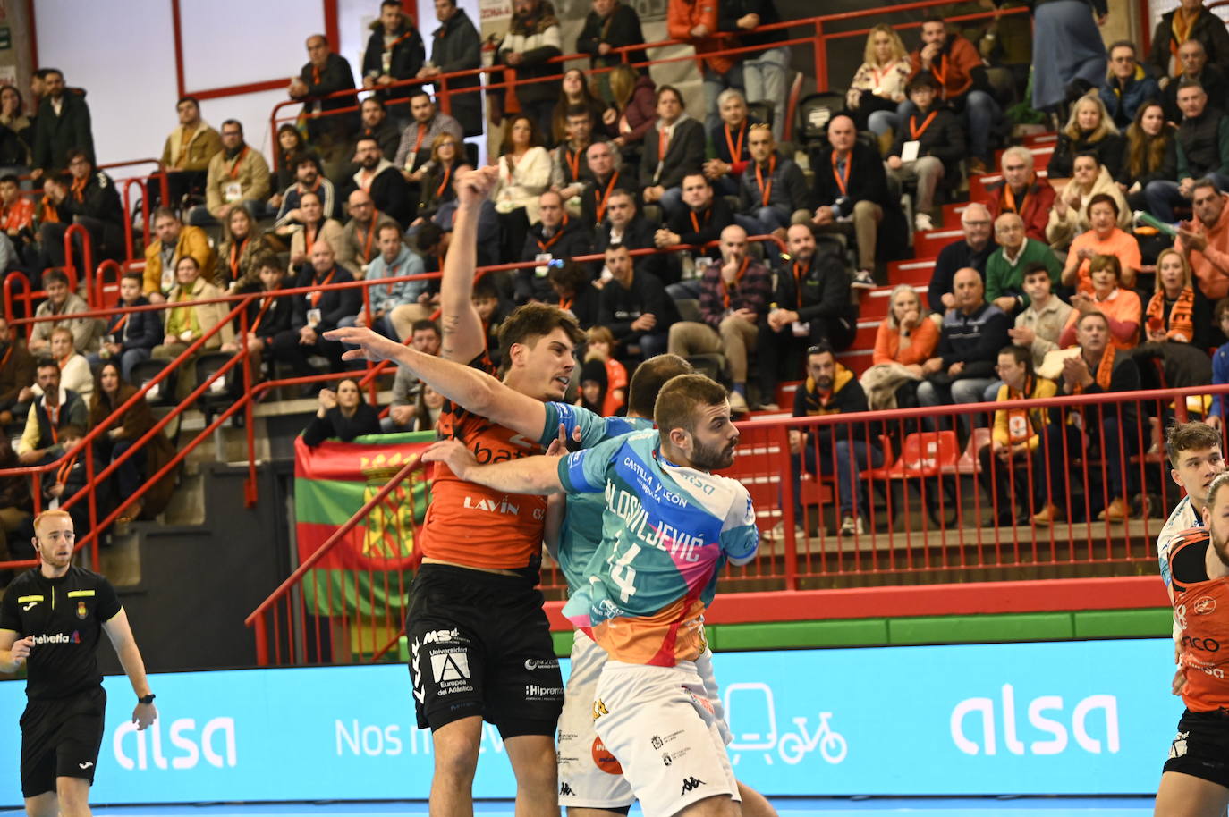 El Abanca Ademar pierde en Torrelavega