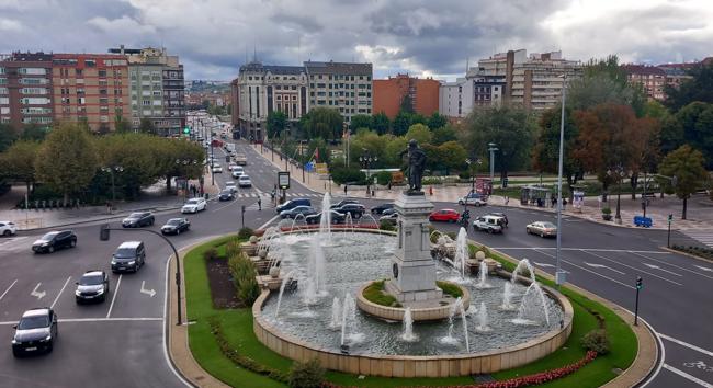 Plaza de Guzmán el bueno desde el Edificio Miranda (Casa don Valentín al fondo)