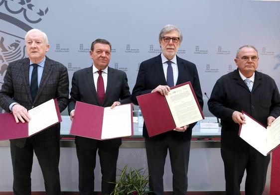 Antonio Miguel Méndez Pozo, presidente del Consejo de Cámaras de Comercio de Castilla y León, Luis Miguel González Gago, consejero de la Presidencia, Santiago Aparicio, presidente de la CEOE Castilla y León, y Fernando Guerra, presidente de la Confederación Internacional de Casas Regionales de Castilla y León,