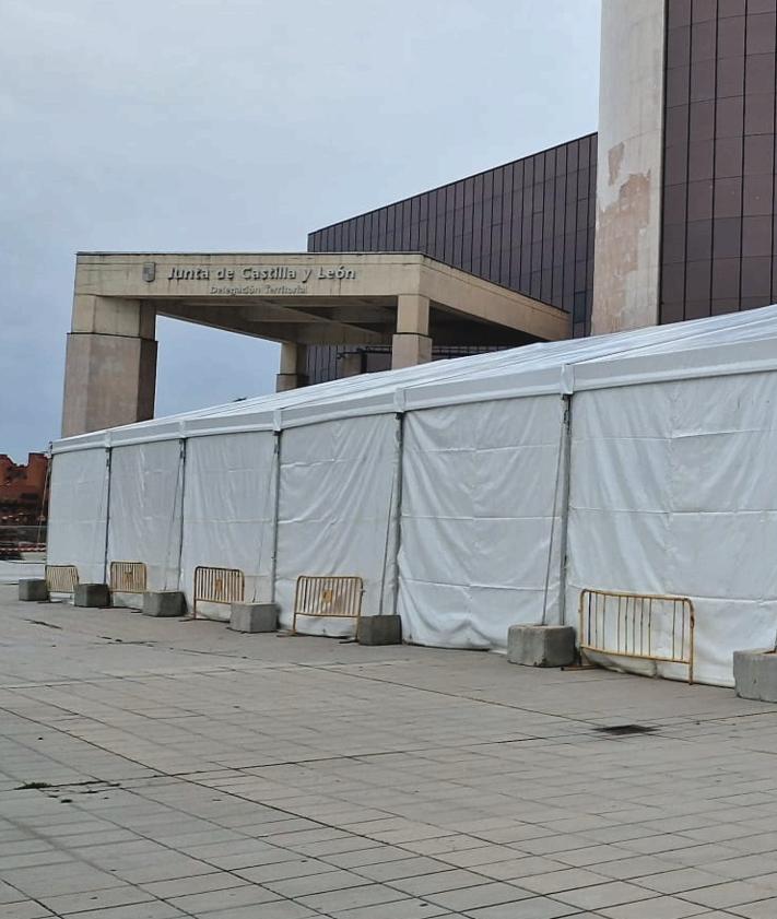 Imagen secundaria 2 - Regresa la pista de hielo a la explanada de la Junta