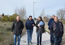 Visita al nuevo paseo botánico en La Bañeza.