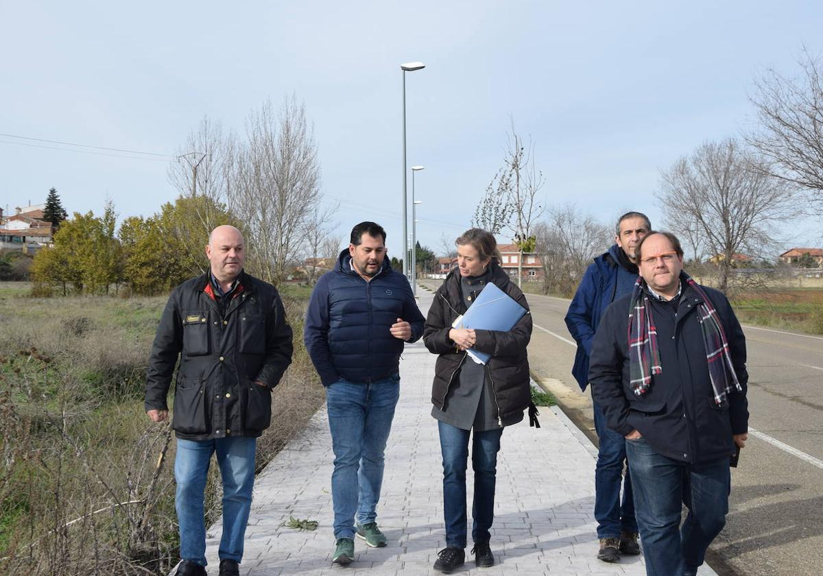 Visita al nuevo paseo botánico en La Bañeza.