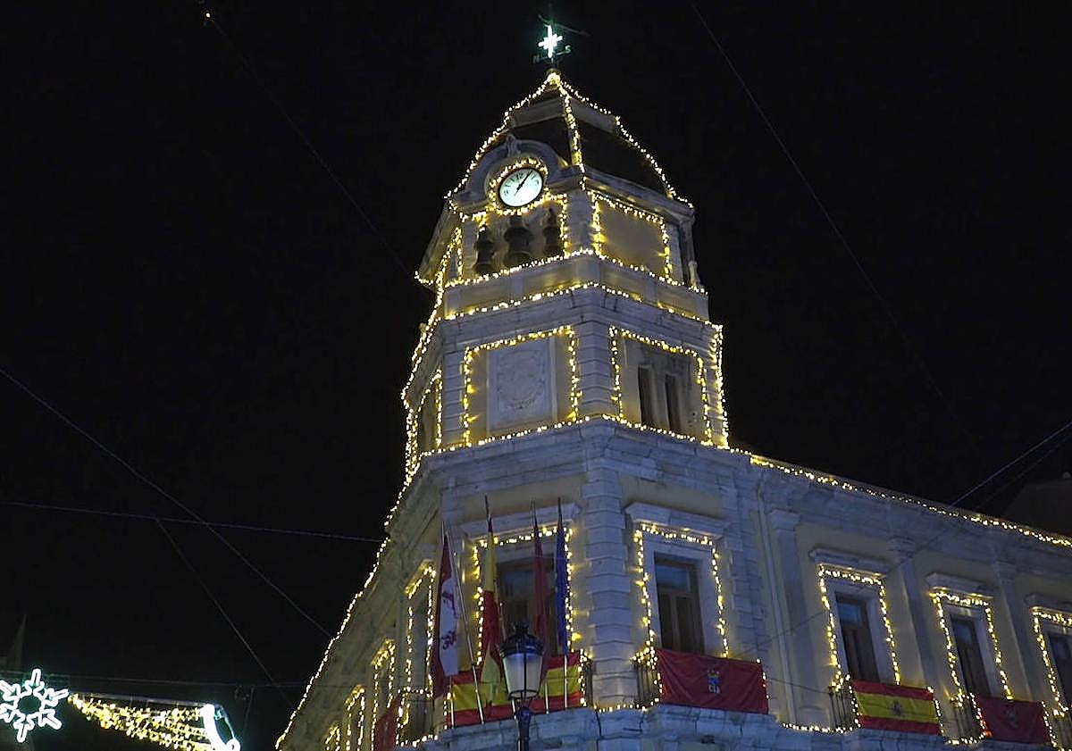 Imagen principal - Encendido de luces navideñas en La Bañeza 