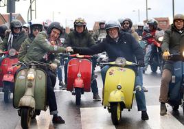 Los moteros recorrieron la ciudad para anunciar el festival musical.