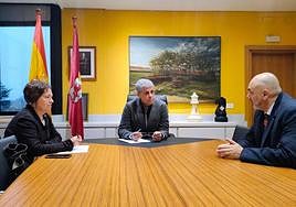 Reunión del delegado de la Junta en León con el responsable de la Academia de las Artes, Letras y Ciencias de León.