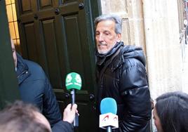 Entrada de Pedro Muñoz en la Audiencia de León durante la segunda sesión del juicio.
