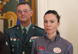 Una de las vigilantes de seguridad de León reconocidas con una mención honorífica.