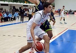 El pívot Sergio Martínez, en un partido de esta temporada con la Cultural.