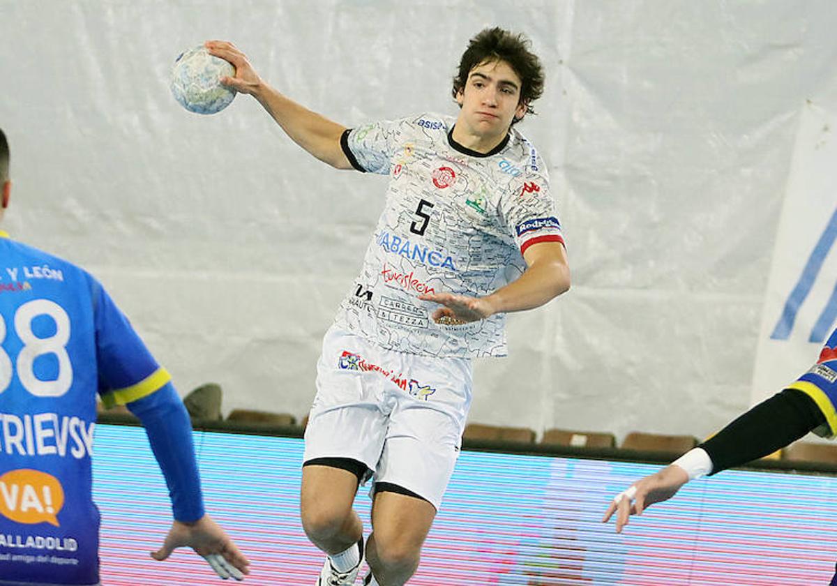 Adrián Casqueiro, en el partido del Abanca Ademar ante el Atlético Valladolid.