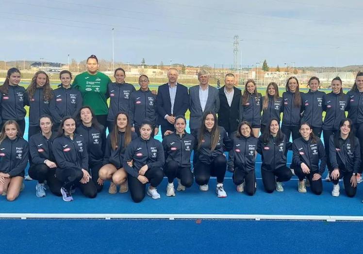 El club leonés ya puede competir en casa tras la inauguración de las nuevas pistas de atletismo de la ULE.