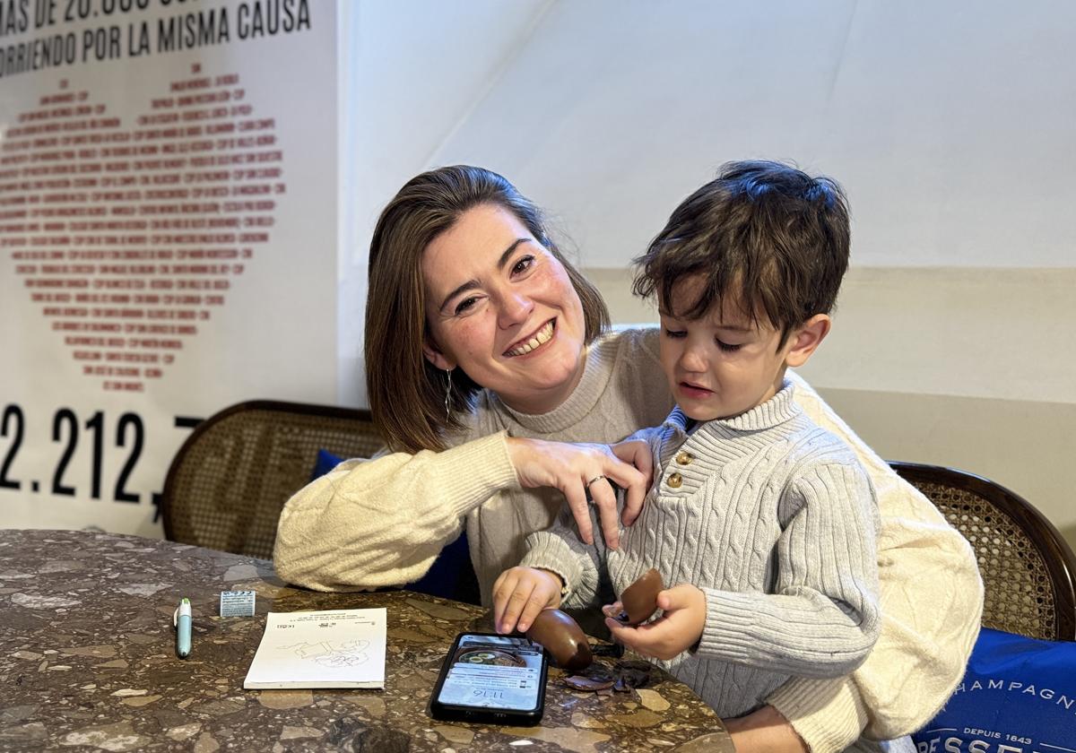 Beatriz de Haro con el pequeño Darío.