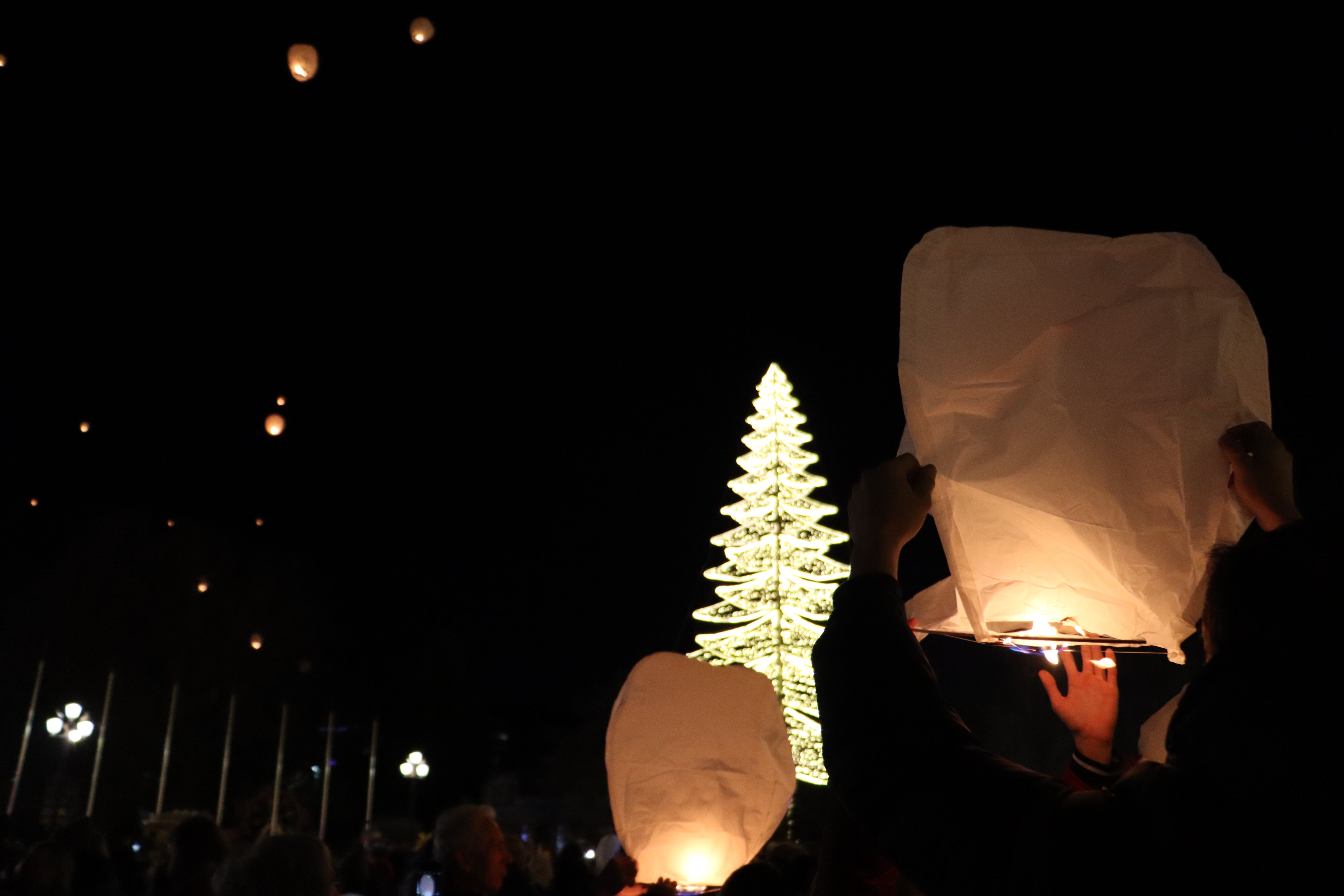 Mil farolillos iluminan el cielo de León