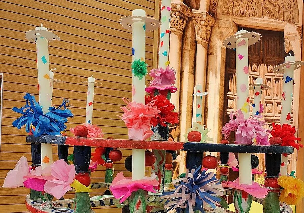 Imagen principal - El singular ramo leonés de Riello que decora la ciudad