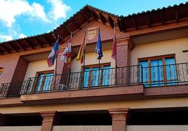 Fachada del Ayuntamiento de Santa María del Páramo.