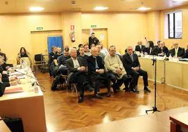 Los acusados por el juicio de la Hullera Vasco Leonesa, en el banquillo.