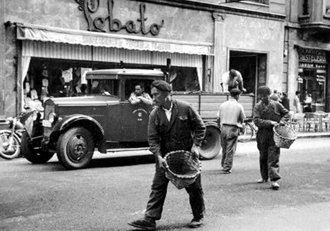 Asfaltado de carretera. 1962.