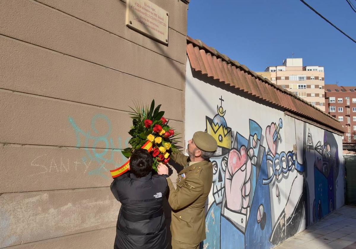 Homenaje en el lugar donde el comandante perdió la vida.