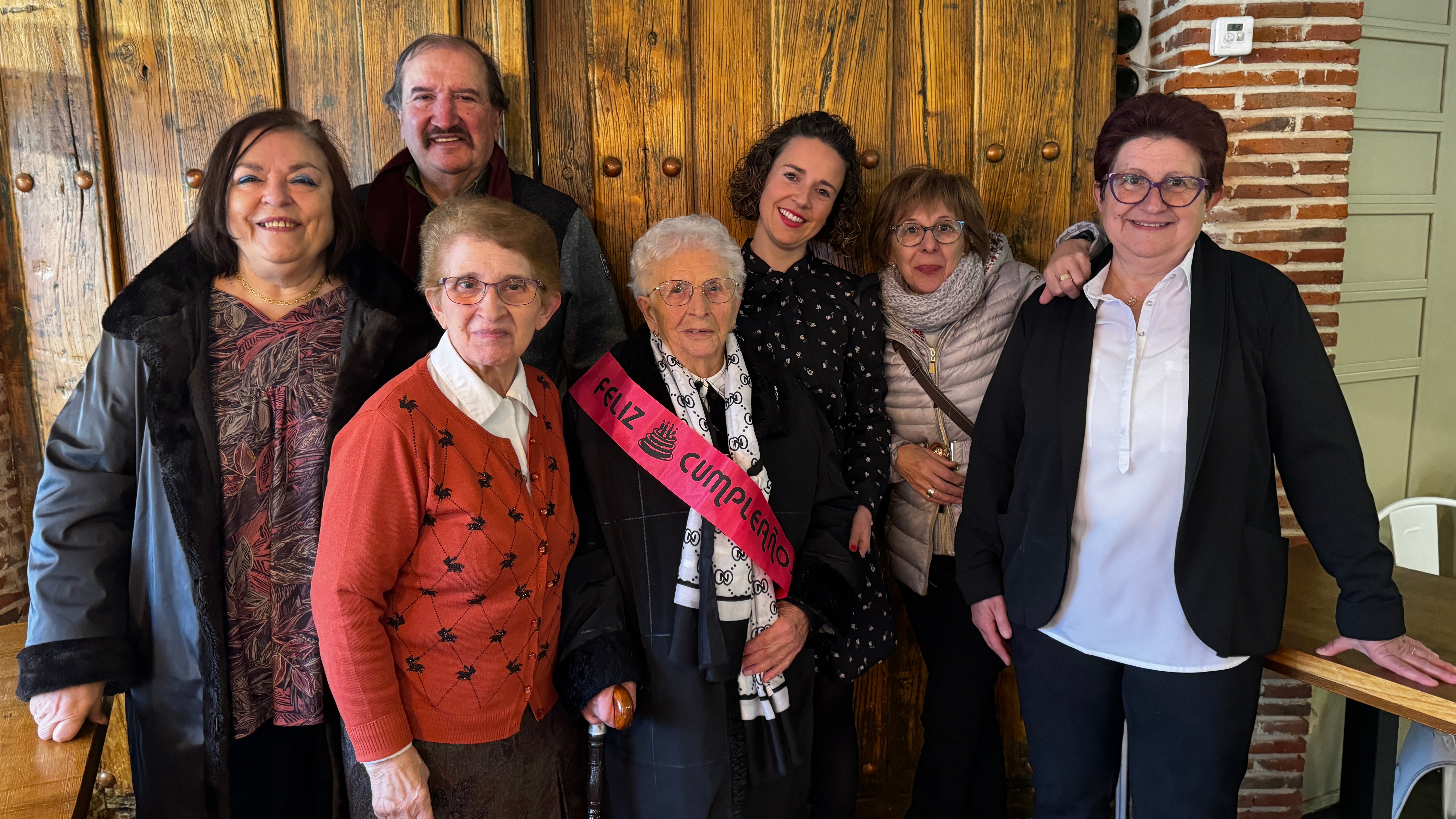 La familia de Encarnación García celebra sus 101 años.