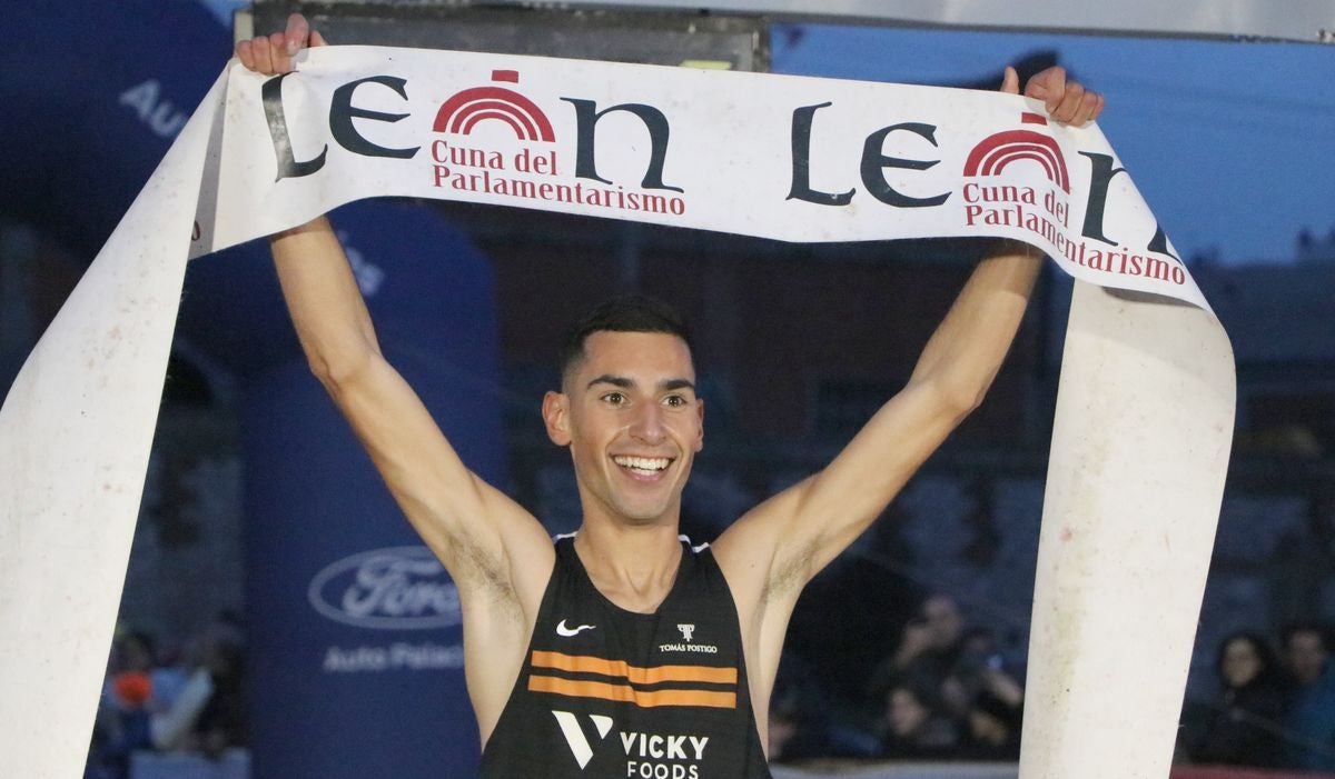 Entrada en meta del ganador de la categoría masculina, Daniel Alonso