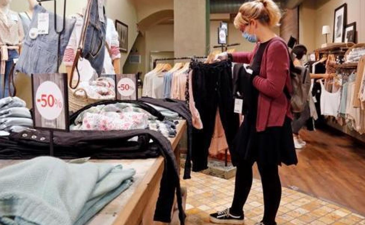 Los comercios abrirán durante 10 domingos y festivos en este año 2023.