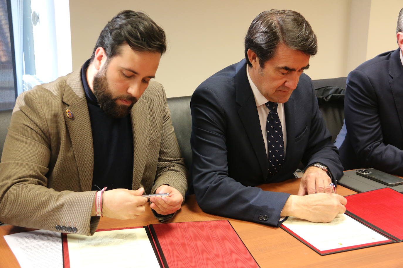 Firma del protocolo de ampliación del polígono de Villadangos.