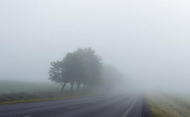 La niebla afecta a tres tramos de las autovías leonesas, donde se reduce la visibilidad.