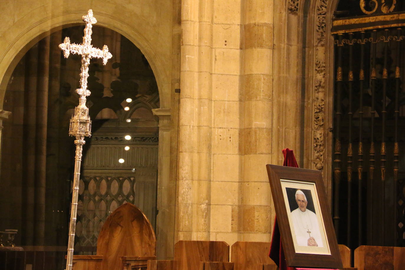 Fotos: Misa-funeral en León por el papa emérito Benedicto XVI