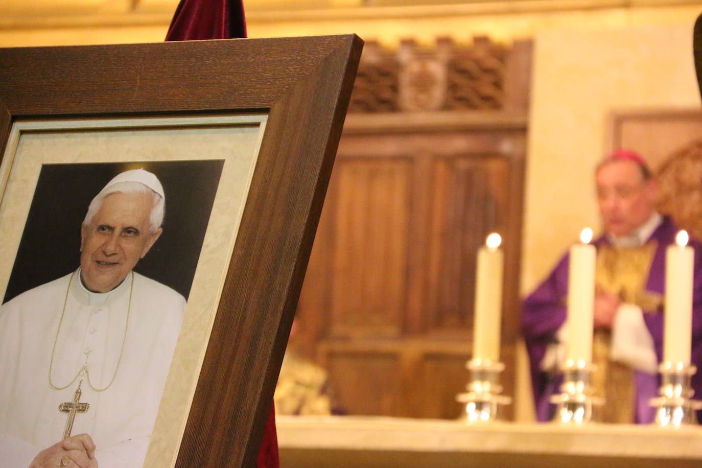 Fotos: Misa-funeral en León por el papa emérito Benedicto XVI