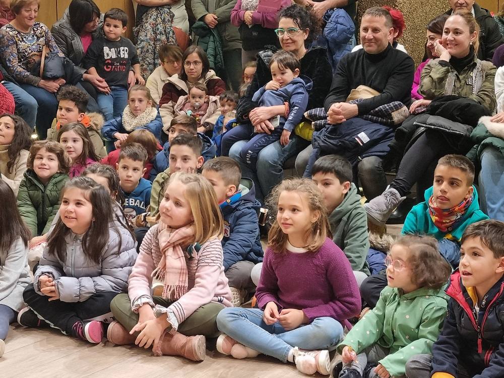 El Ayuntamiento de Villaquilambre recibe a los Reyes Magos.