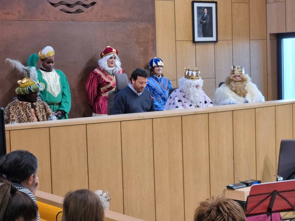 El Ayuntamiento de Villaquilambre recibe a los Reyes Magos.