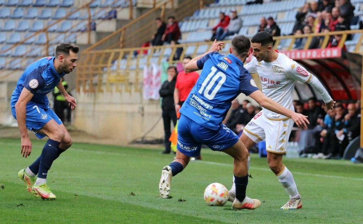 Partido de la pasada temporada en el Reino de Léon entre la Cultural y el Linares Deportivo.