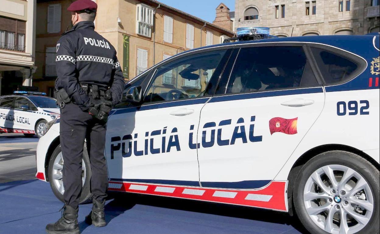 IU León pide que los policías locales vayan más a pie y menos en coche.