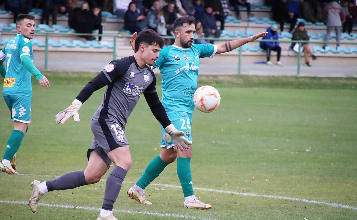 Imagen de archivo de un partido del Atlético Astorga esta temporada. 