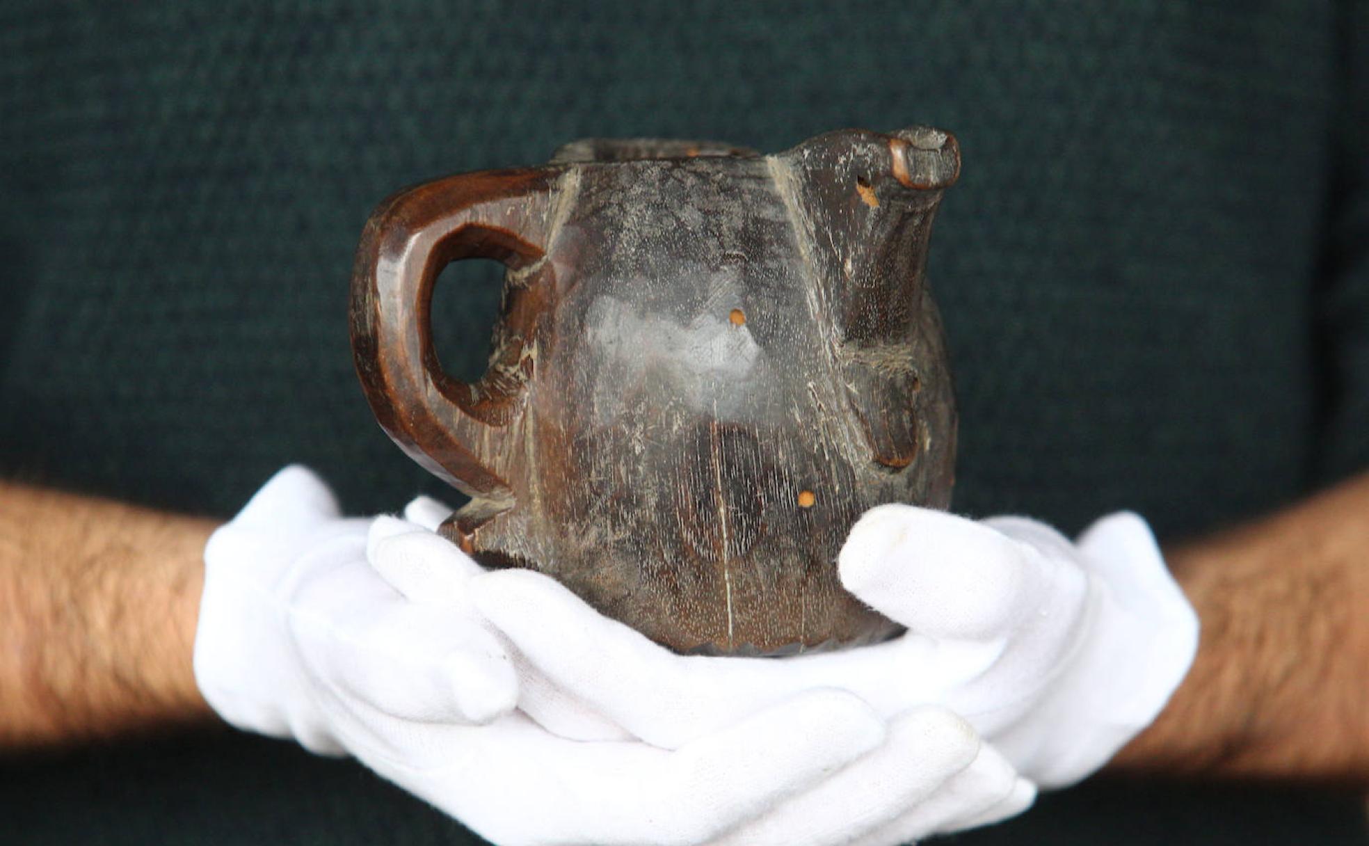 La jarra para zurdos elaborada por Santiago Pestaña, pieza del mes del museo Marca de Cacabelos.