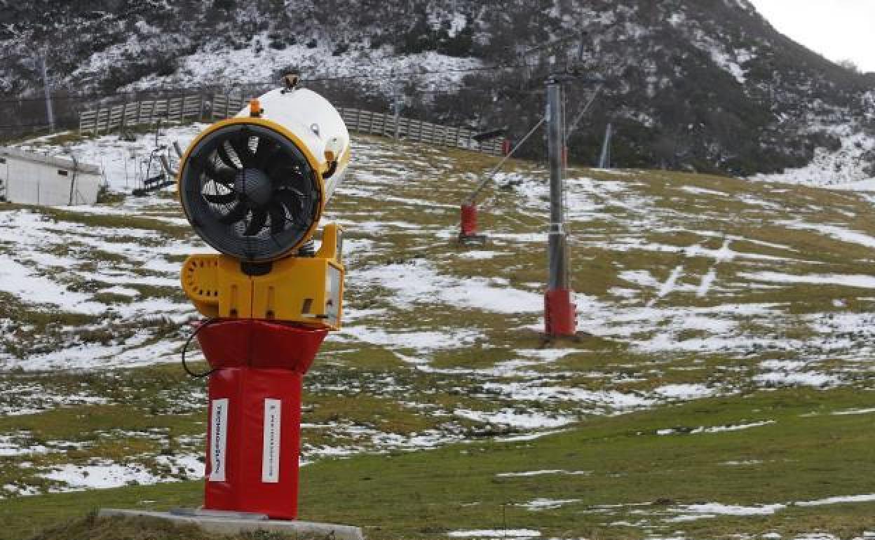 Las estaciones de esquí de la provincia esperan las primeras grandes nevadas en este nuevo año.