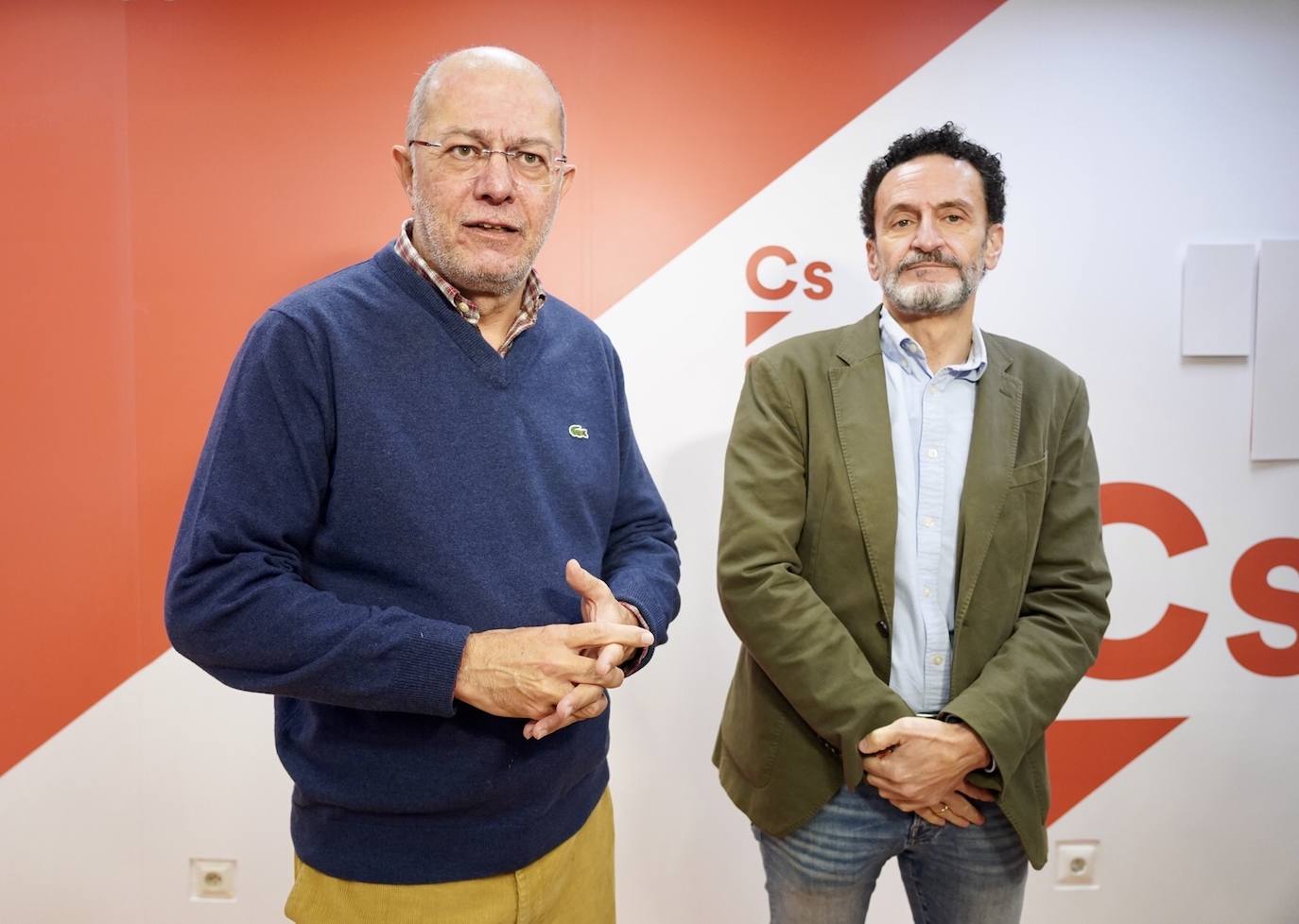 El candidato a las primarias de la lista 'Ciudadanos de nuevo', Edmundo Bal, y el procurador de Ciudadanos en las Cortes de Castilla y León, Francisco Igea, participan en un encuentro con afiliados.