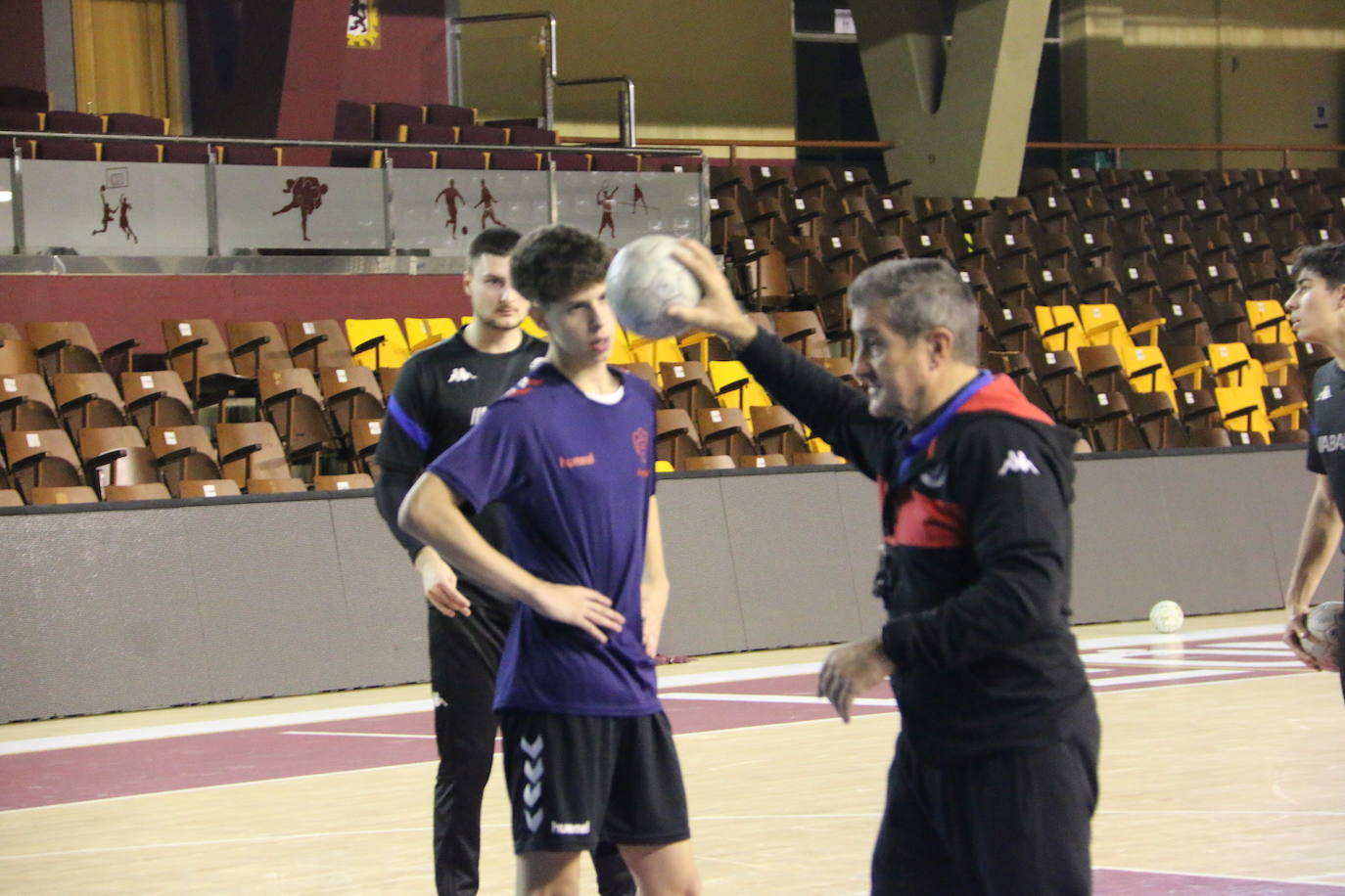 El Ademar regresa a los entrenamientos sin Panos y con Saeid.