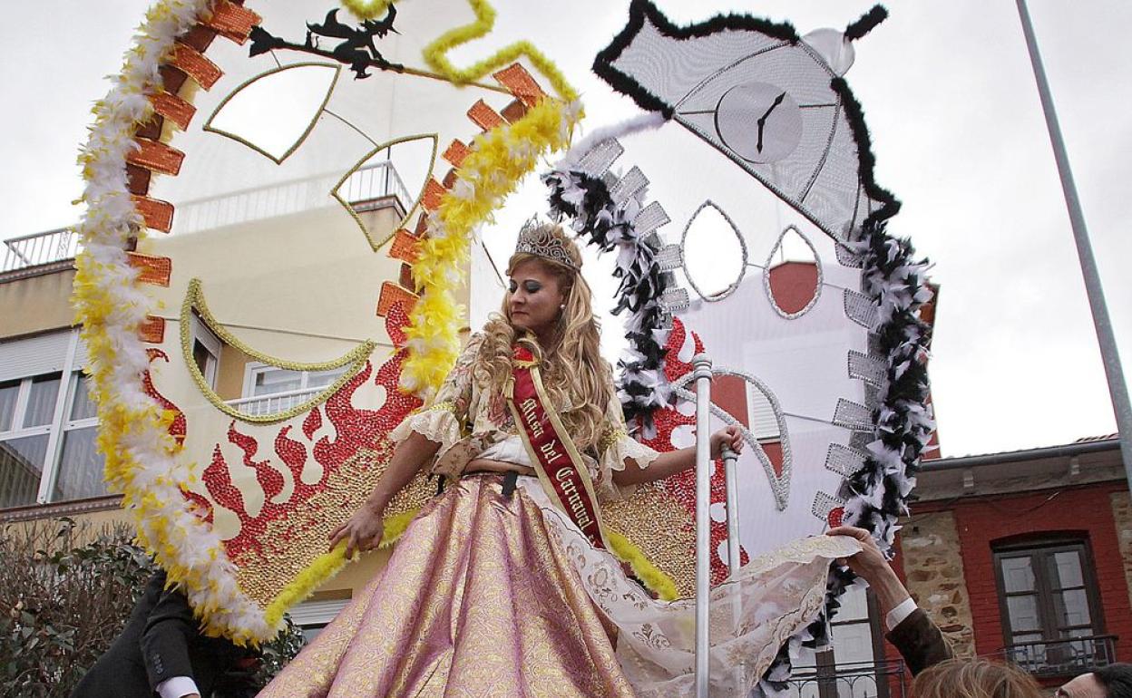 Según Blanco, el ayuntamiento «también llega tarde» a la contratación de las tradicionales charangas 