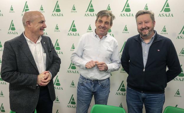 Arsenio García Vidal, del secretario general, José Antonio Turrado y del vicepresidente, Pedro Cañón hacen balance en León. 