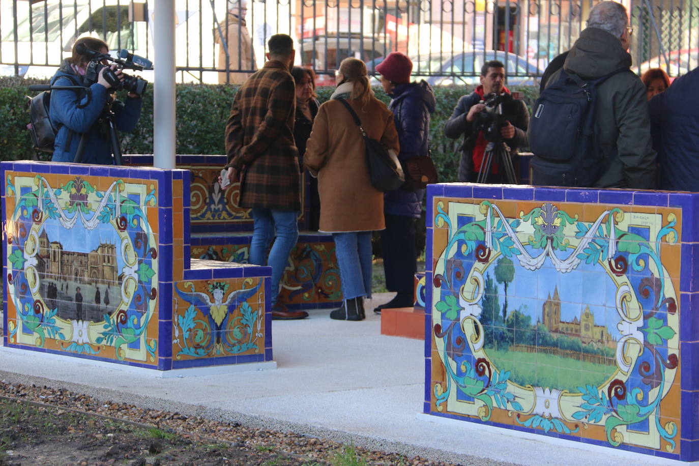 La Residencia Virgen del Camino recupera el legado del artista segoviano que devuelve el color a la zona ajardinada de este espacio leonés.