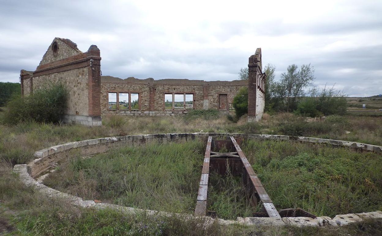 Final de la vía en Astorga, ahora desmantelada. La rotonda ferroviaria es la última que se conserva de este tipo. 