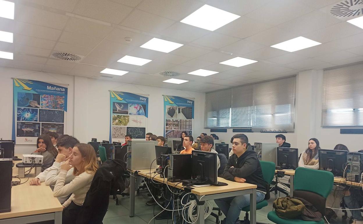 Los alumnos del Colegio La Asunción visitan el Crai-Tic.