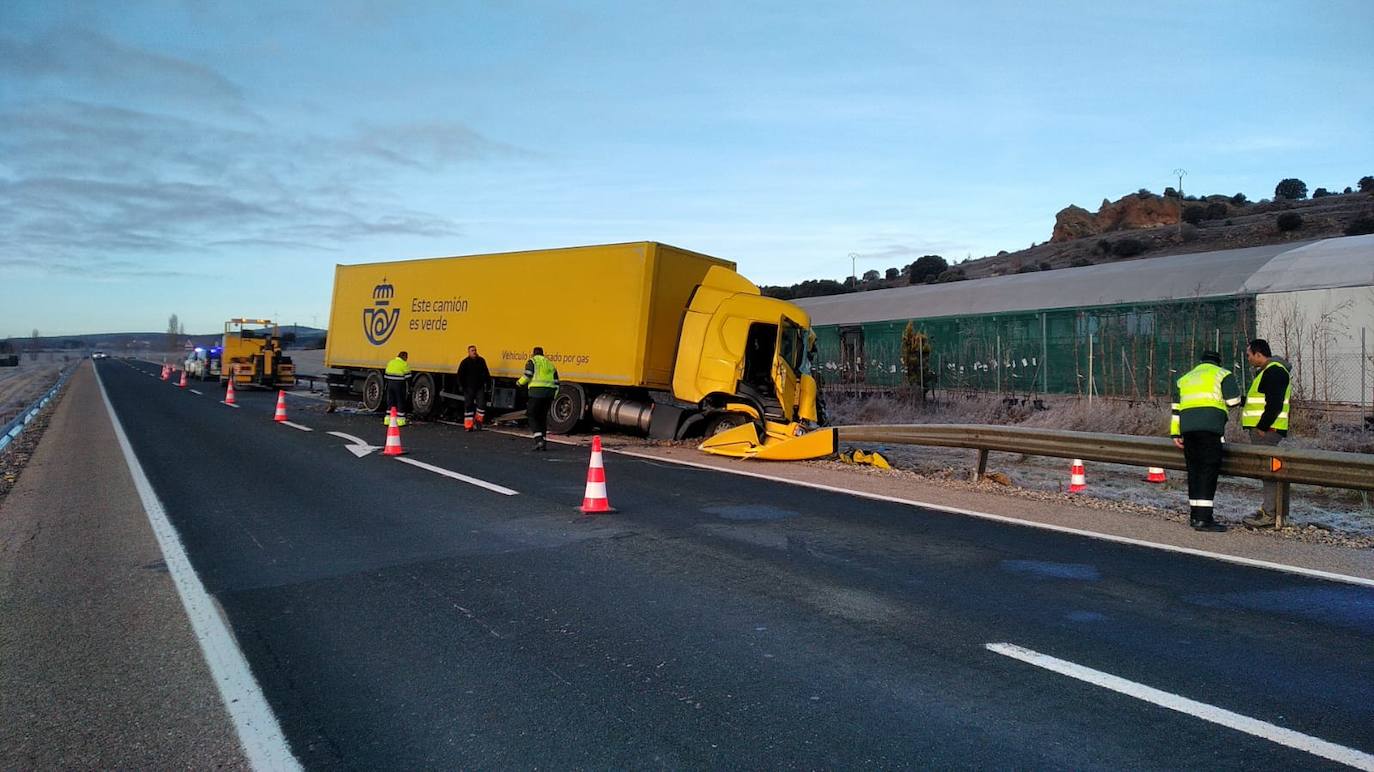 Fallecen dos personas de Soria y Zaragoza, tras sufrir un accidente en la N-122 en Golmayo.