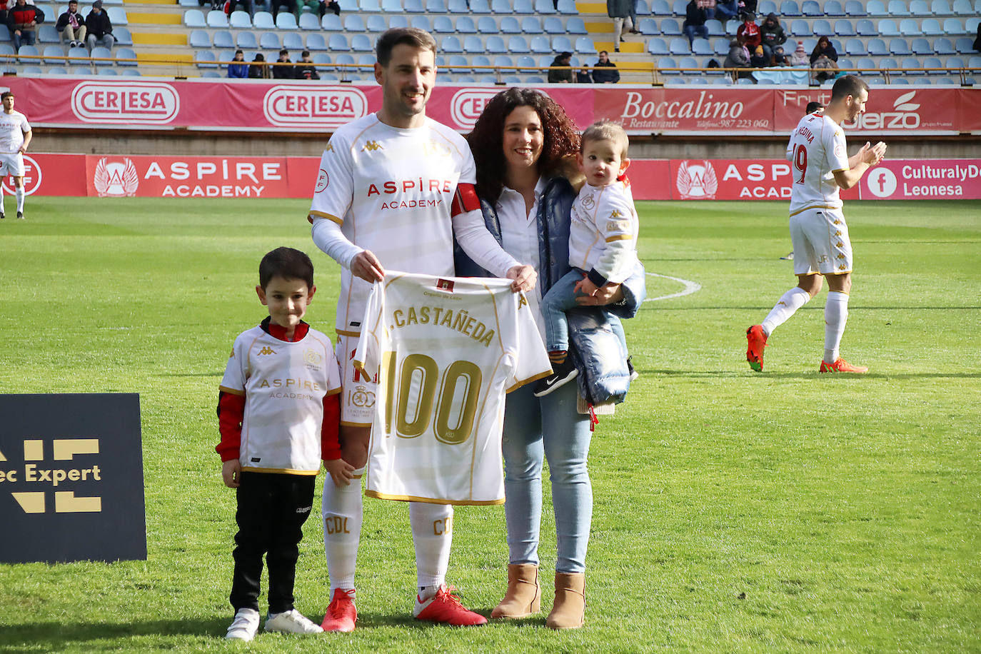 El conjunto leonés recibe al Mérida, otro de los rivales por la pelea del playoff.