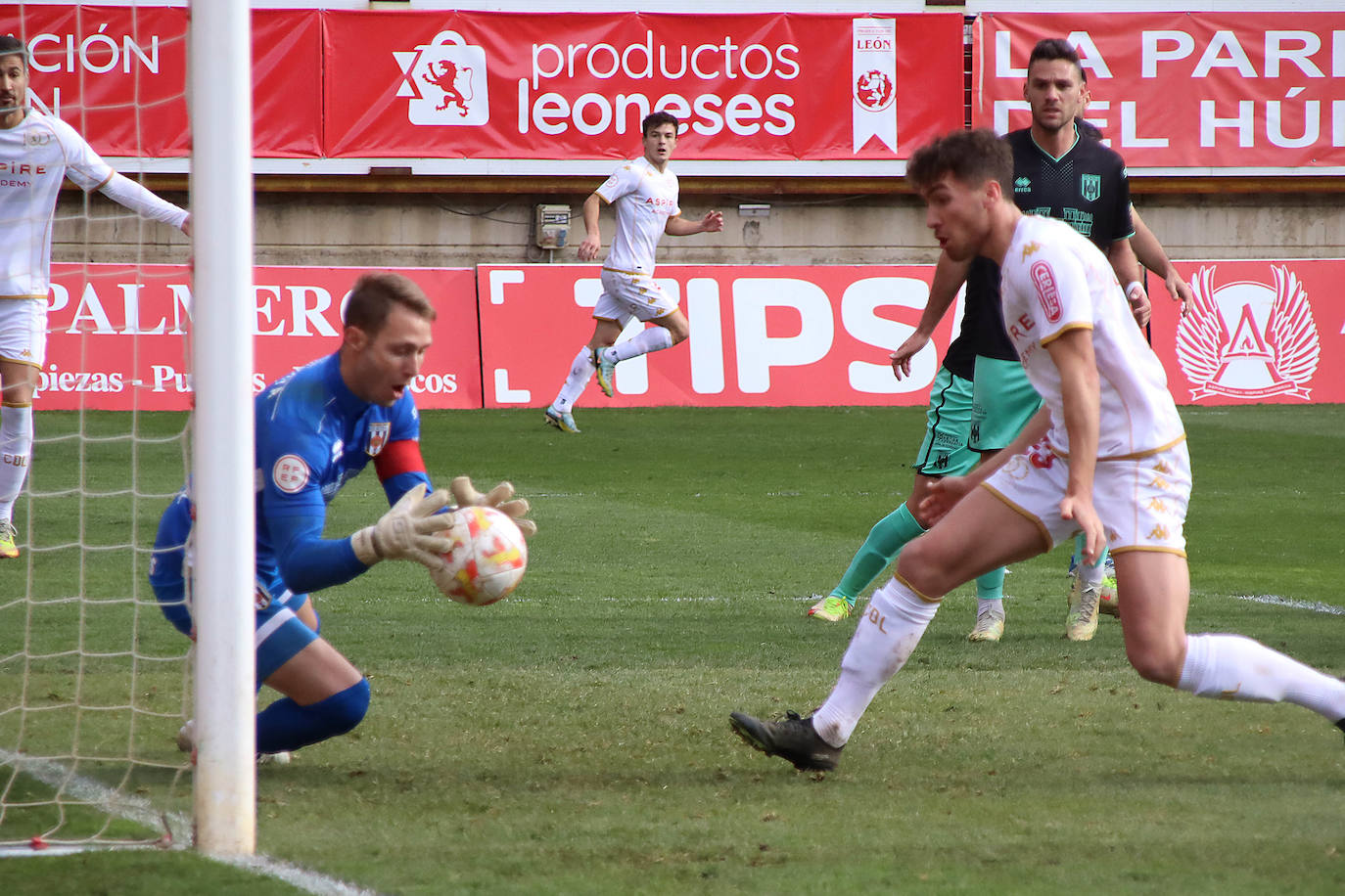 El conjunto leonés recibe al Mérida, otro de los rivales por la pelea del playoff.