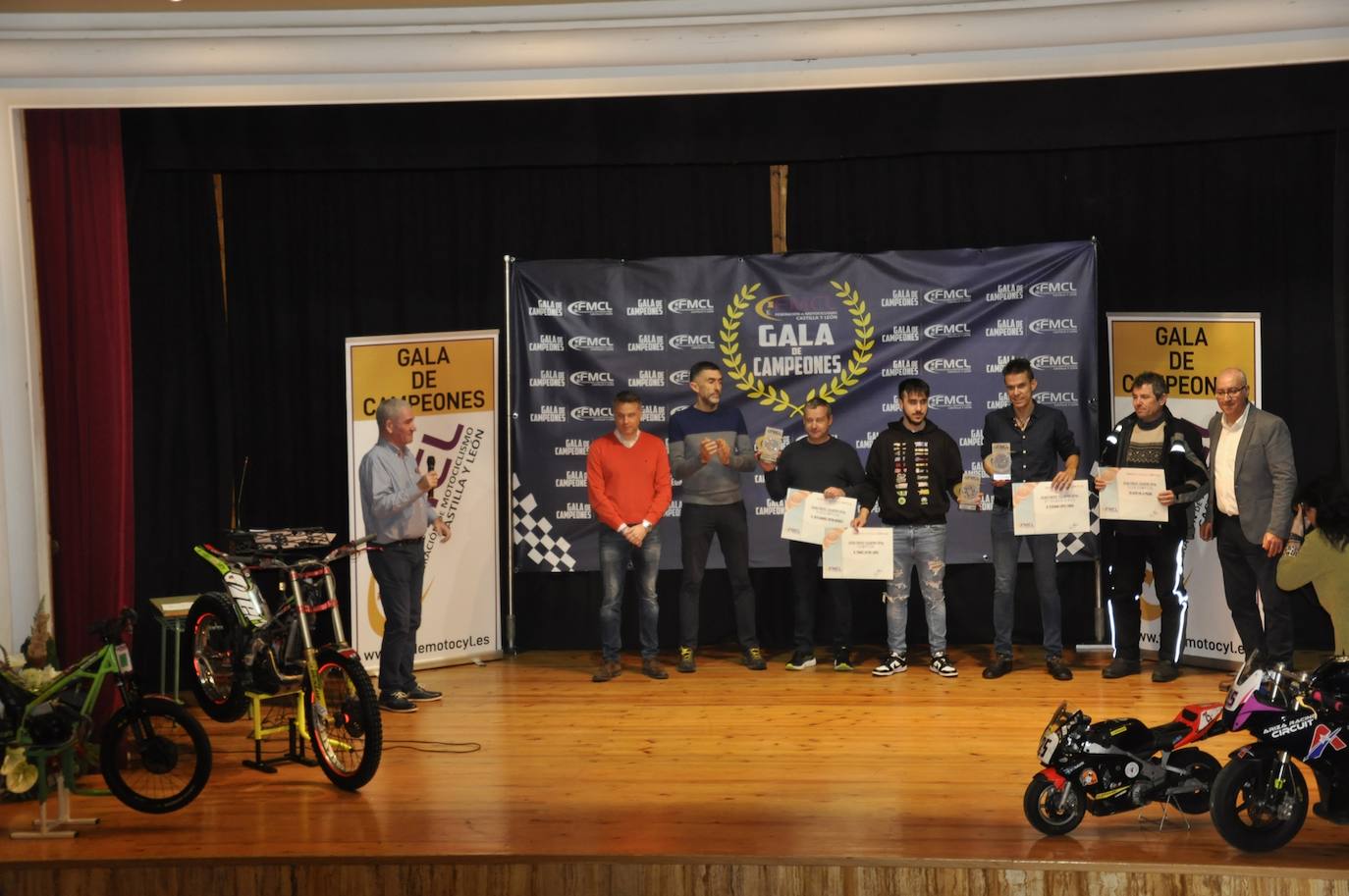Más de 300 personas acudieron al evento autonómico en la Casa de Cultura coyantina