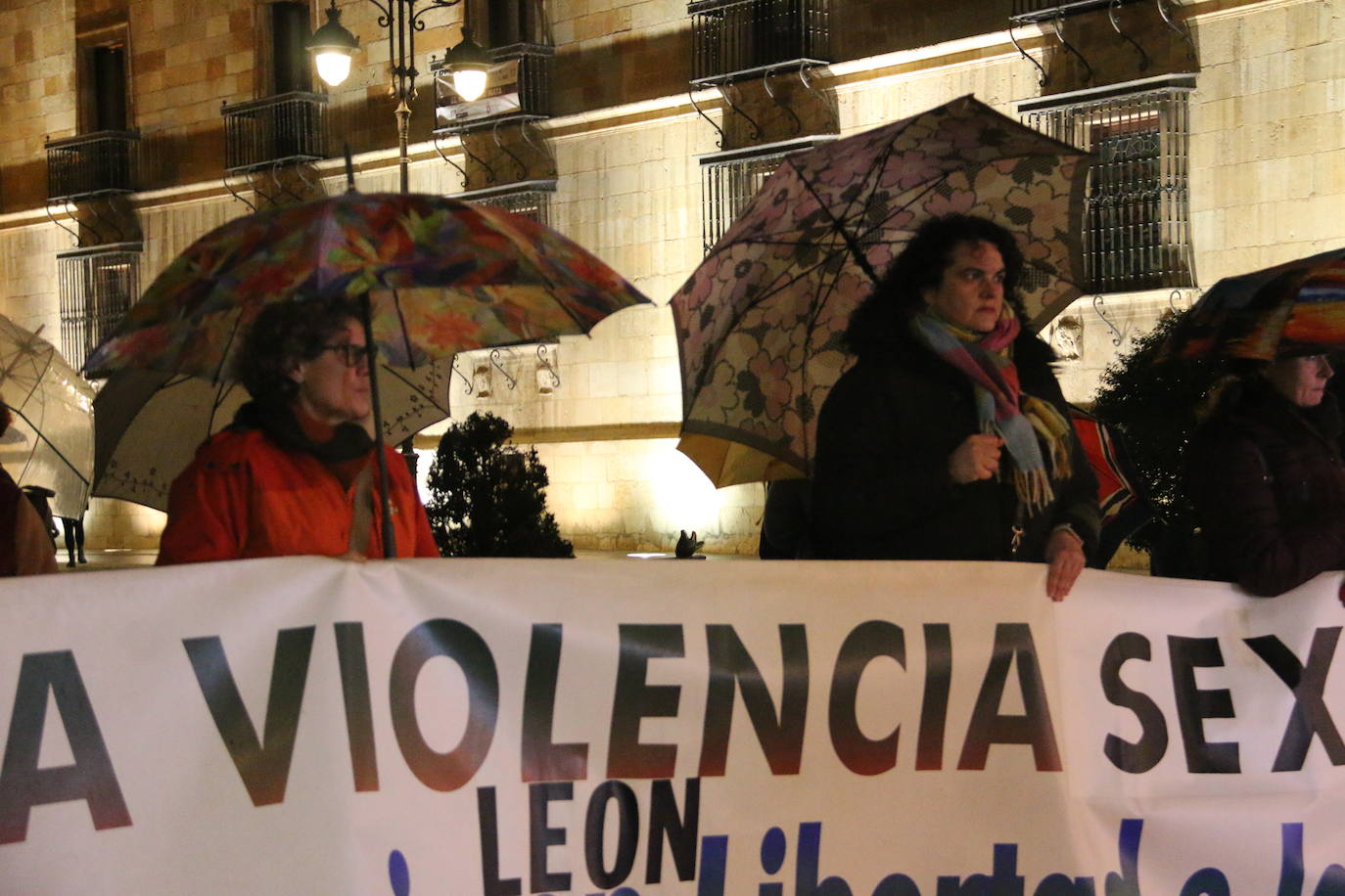 La plataforma no se achantó ante el frío y la lluvia para pedir la eliminación de esa lacra