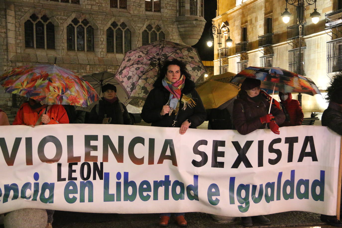 La plataforma no se achantó ante el frío y la lluvia para pedir la eliminación de esa lacra