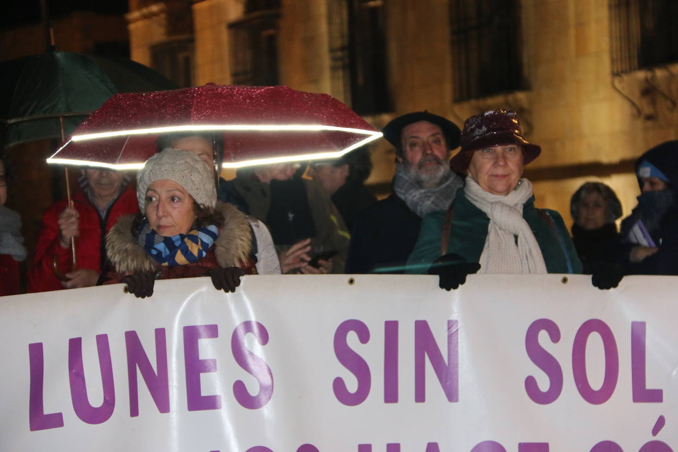 La plataforma no se achantó ante el frío y la lluvia para pedir la eliminación de esa lacra