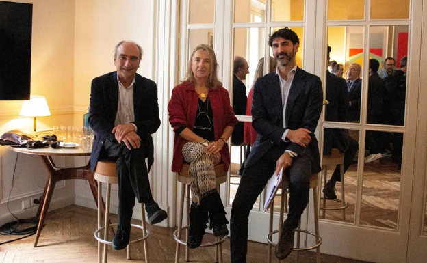 Luis, Susana y Mikel Chillida en la presentación de los actos del I centenario de Edurado Chillida.